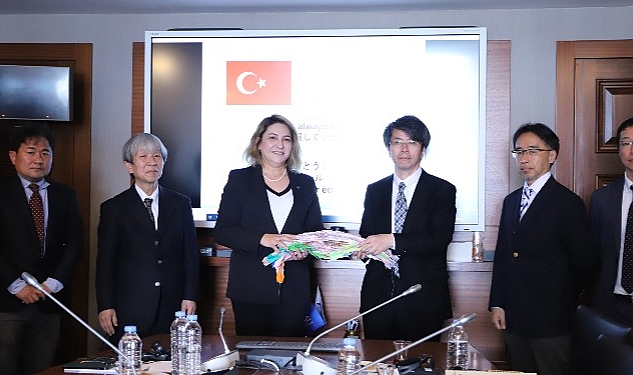 Hiroşima mağduru Japon kız Sadako’nun bin turna kuşlu origami dileği Türk depremzedelere