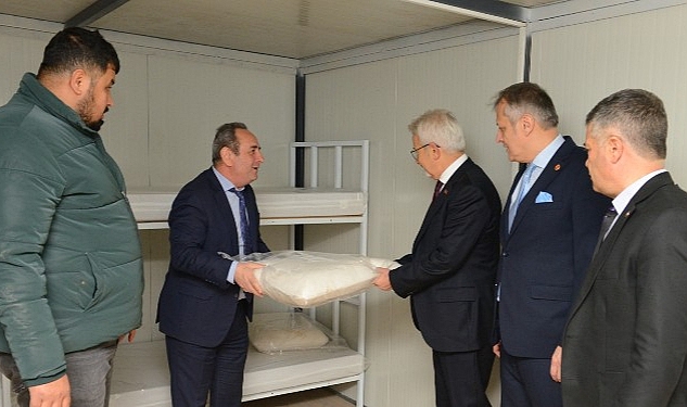 Nilüfer Belediyesi Samandağ’a 40 konteyner daha gönderdi