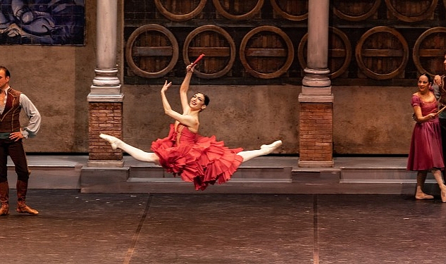 Yel Değirmenleriyle Savaşan Şövalye ”Don Kişot” AKM’de Yeniden Sahneye Çıktı