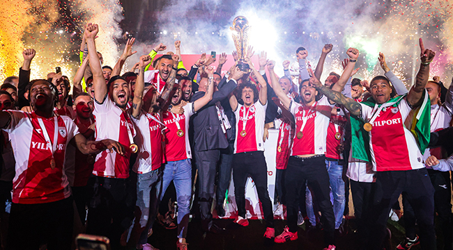 Şampiyon Kupasını Aldı