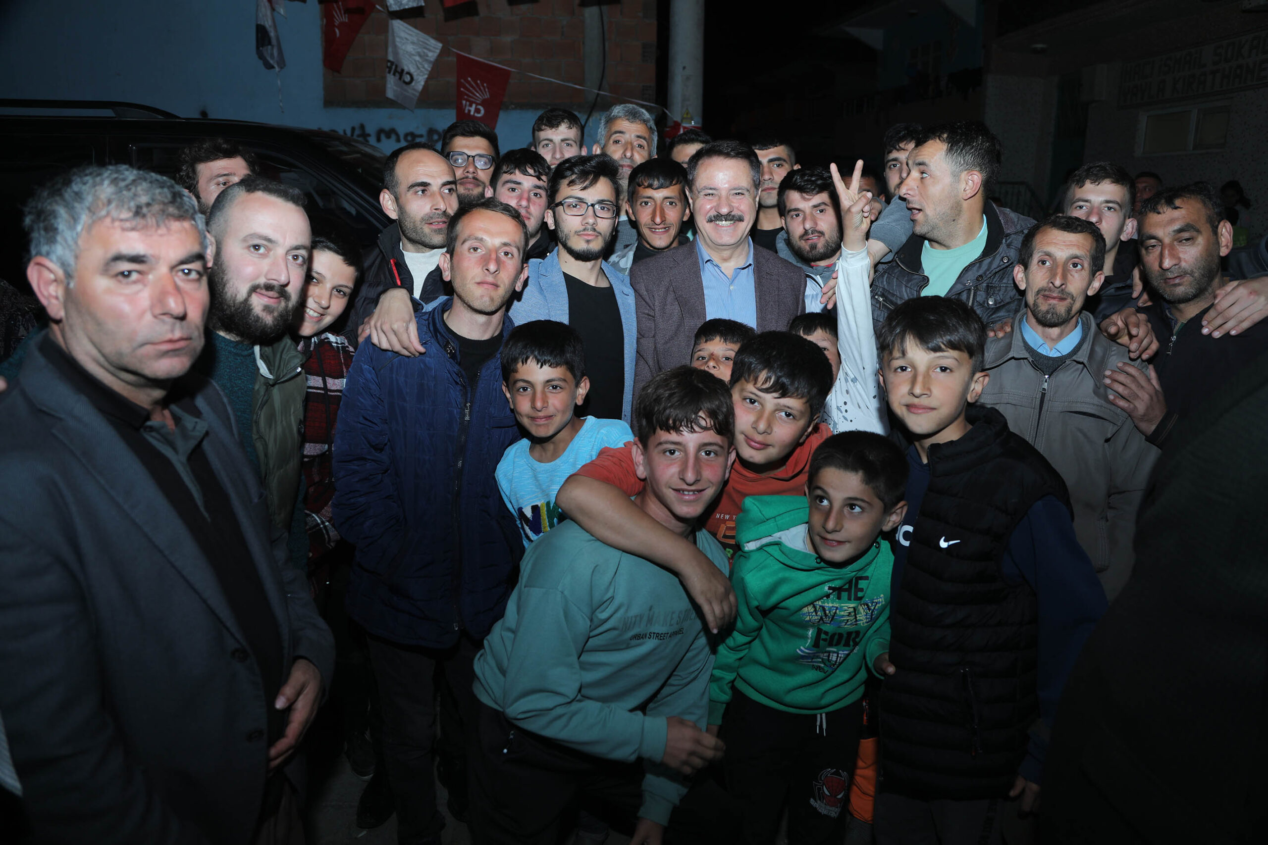 Başkan Deveci:     “Gençler geleceklerine  umutla bakacak” 