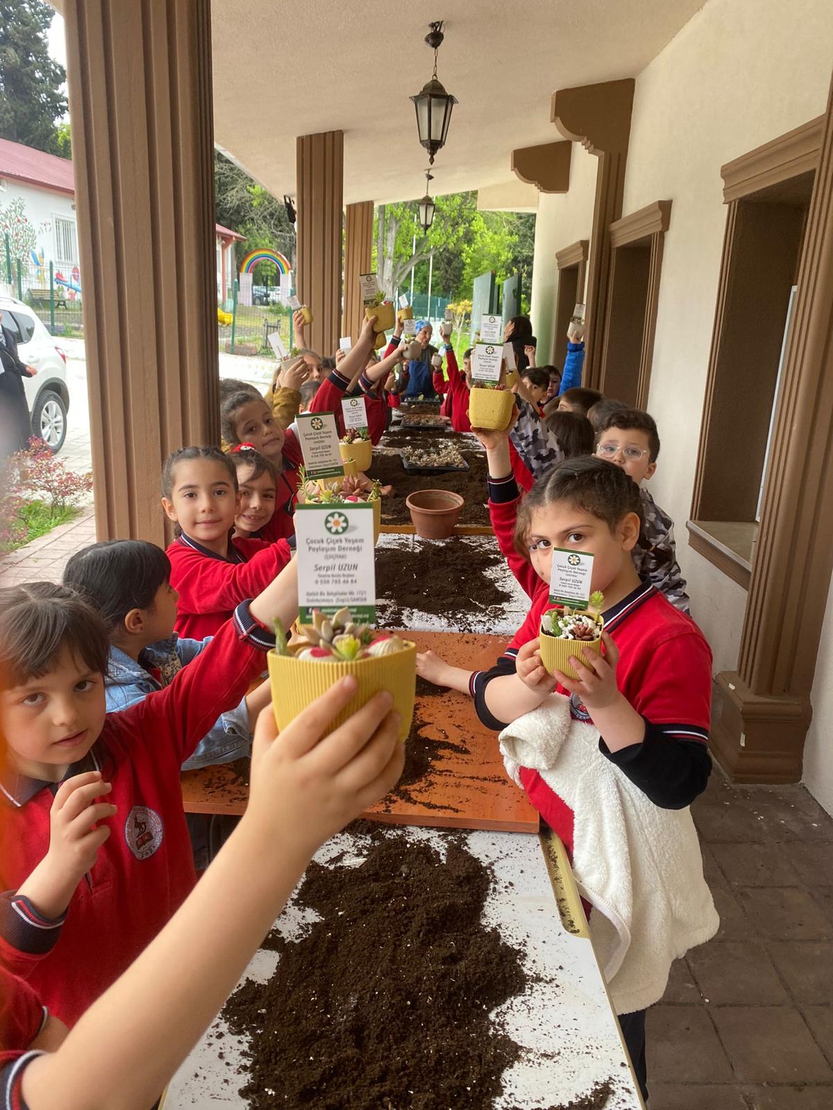 DOÇAK, Anneler Günü’nü   çiçeklerle karşılıyor