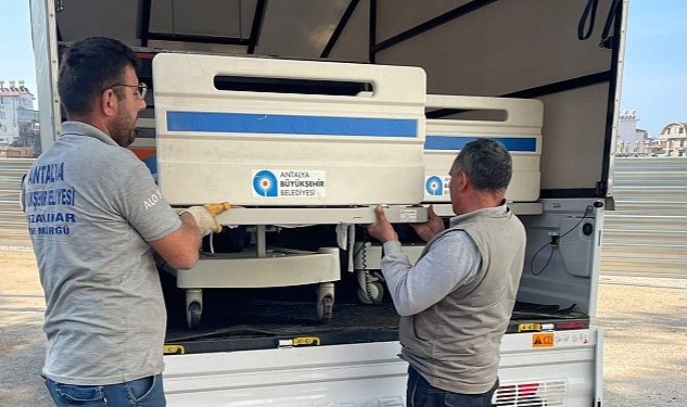 Antalya Büyükşehir Belediyesi hasta ve hasta yakınlarının yanında