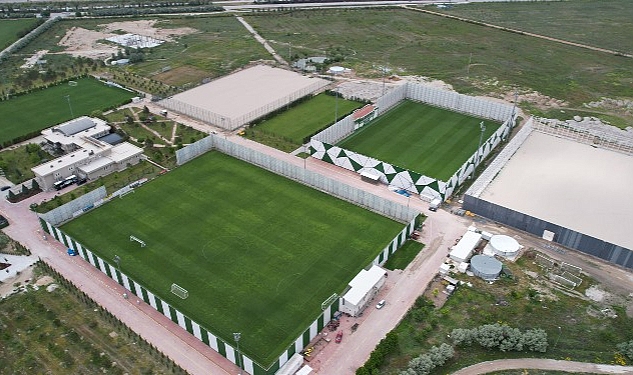 Başkan Altay: “Konyaspor’un Kayacık Tesislerine İki Çim Saha Kazandırıyoruz”