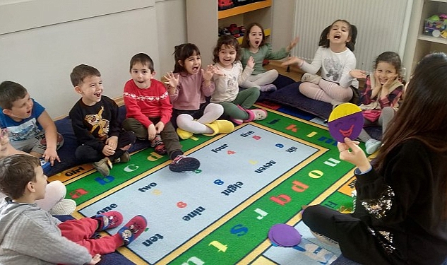 Çocuklar Oyun Evlerinde Hem Eğleniyor Hem Öğreniyor