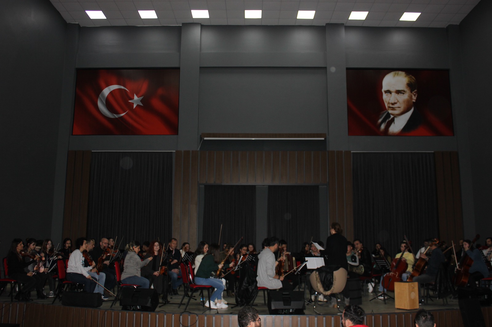 Okulum Sahnede Projesiyle Okullar Sanatla Buluşuyor