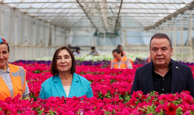 Selvi Kılıçdaroğlu Büyükşehir’in bitki üretim tesisini gezdi