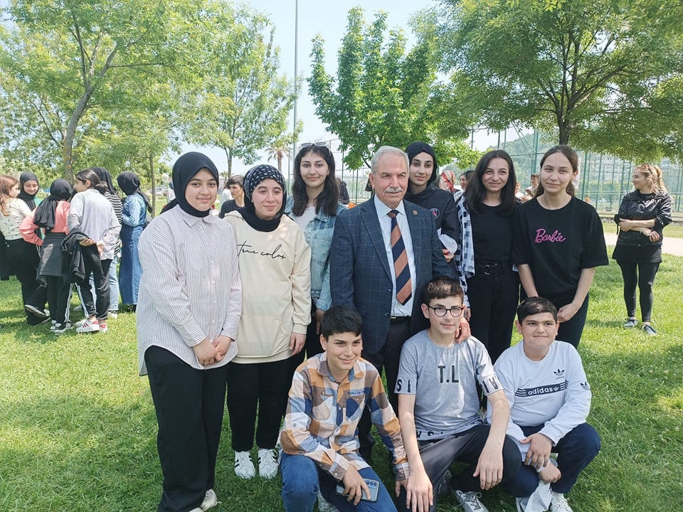 DEMİRTAŞ İLKEMLİ ÖĞRENCİLERİ SÜRPRİZ VEDA PİKNİĞİNDE BİR ARAYA GETİRDİ