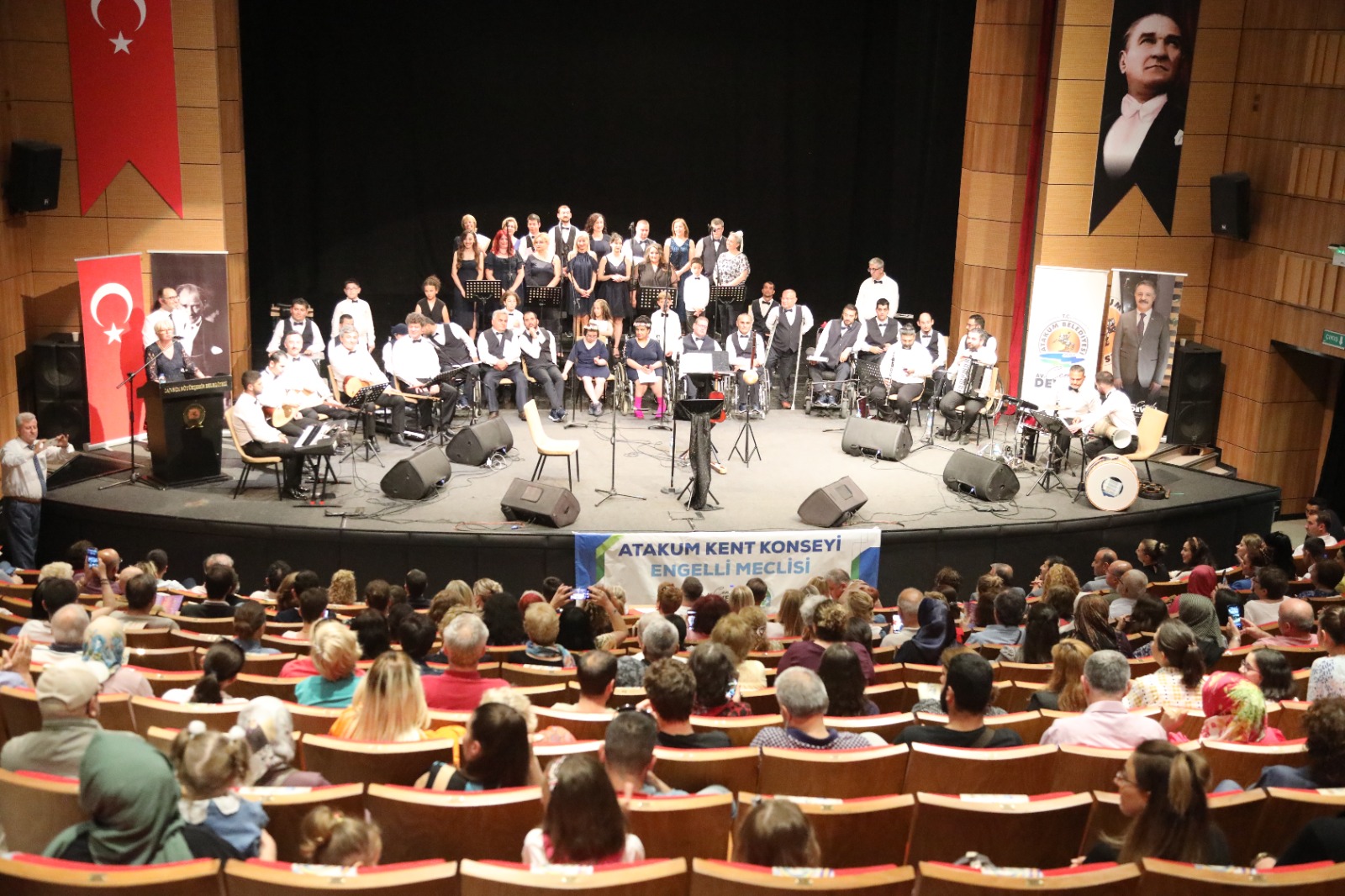 Özel çocuklar,  ‘Gökkuşağı Korosu’yla  sahnede