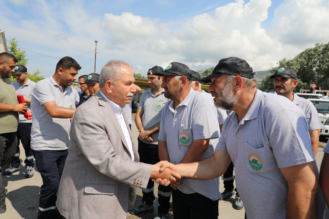 BAŞKAN DEMİRTAŞ PERSONELİYLE BAYRAMLAŞTI