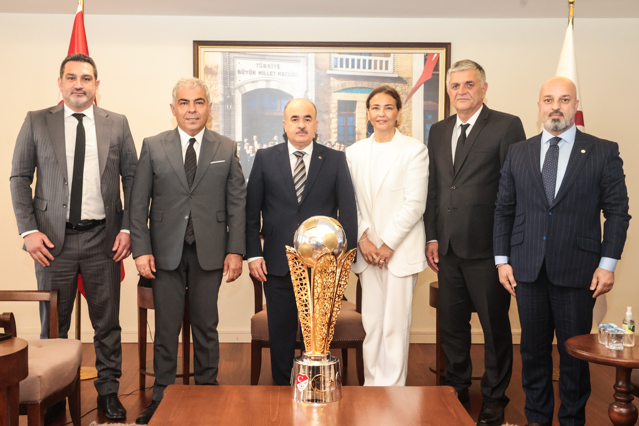 ŞAMPİYONLUK KUPAMIZ SAMSUN VALİLİĞİ’NDE