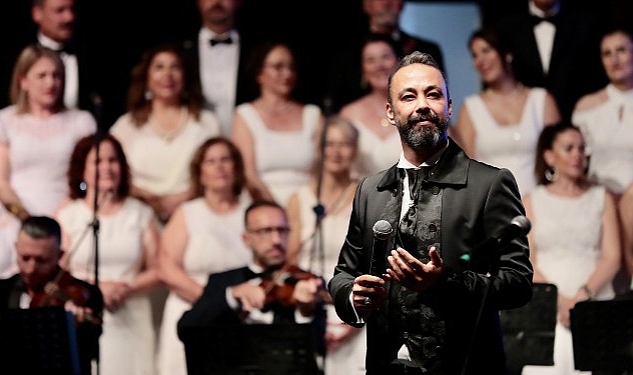 Aliağa Belediyesi Sanatevi TSM Korosu’ndan ‘Unutulmaz Şarkılar’