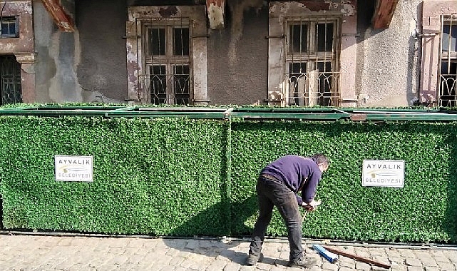 Ayvalık’ın çöp konteynerleri yeşilleniyor 