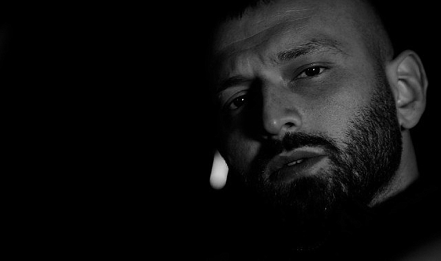 Başarılı Rapçi Anıl Eroğlu’dan Yeni Şarkı: “Zaman Geçer”