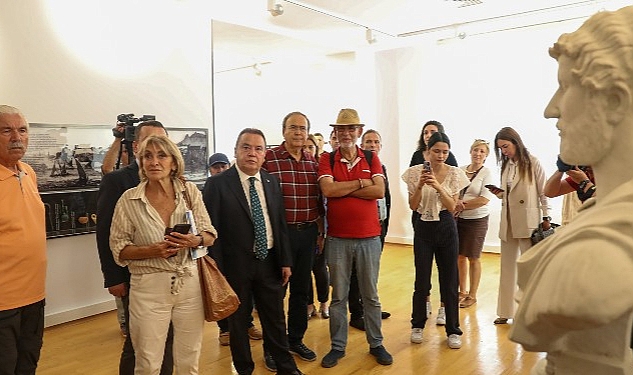 Başkan Böcek’ten gazetecilere sosyal tesis