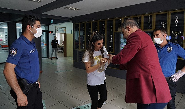 Çalık sınava saniyeler kala genç adayın yardımına koştu