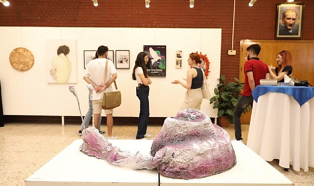 DEÜ Güzel Sanatlardan karma sergi açılışı