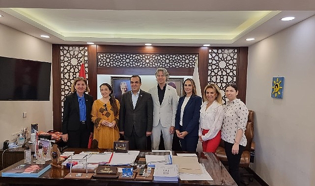 İyi Parti İl Başkanı Bezircilioğlu’ndan İzmir Kızılay’a Kurban bağışı