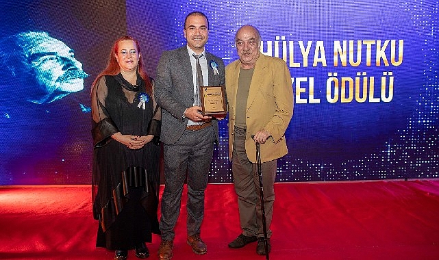 İzmir Şehir Tiyatroları’na 6 dalda “Özdemir Nutku” ödülü