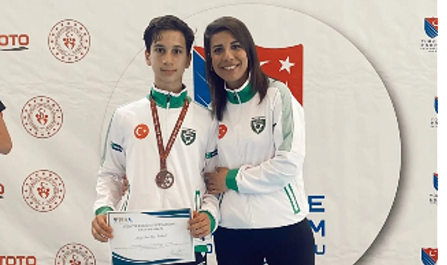 İzmir Yeşilay Spor Kulübü’nden art arda başarı 