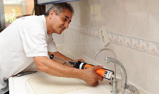 Karşıyaka Belediyesi’nin evde tamir hizmetine yoğun ilgi