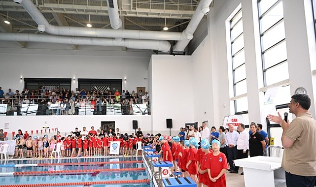 Kartepe’de 245 Minik yüzücü mücadele etti 