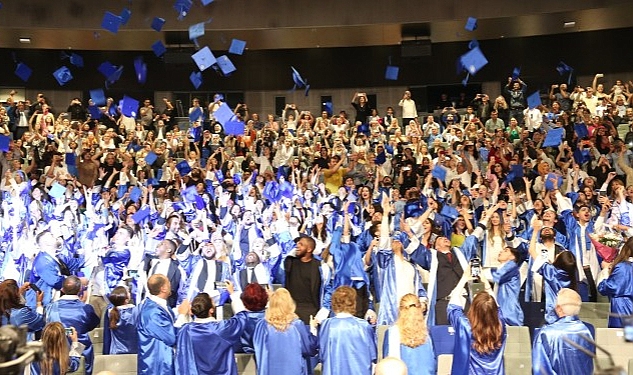 Okan’da mezuniyet sevinci