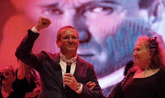 Suzan Kardeş’ten Mesut Ergin’e İzmir Marşı sürprizi