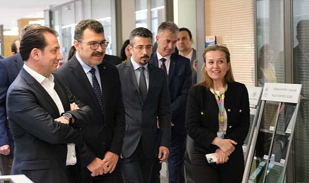 TÜBİTAK Başkanı Prof. Dr. Hasan Mandal Şişecam Bilim, Teknoloji ve Tasarım Merkezi’ni Ziyaret Etti