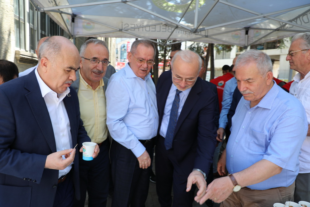 DEMİRTAŞ 15 TEMMUZ ŞEHİTLERİ İÇİN LOKMA TATLISI DAĞITTI