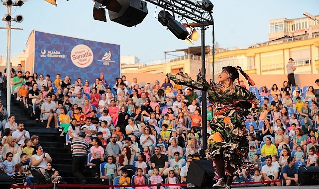 Aliağa’da Tiyatro Şöleni ‘Şeker Portakalı’ ile Başladı