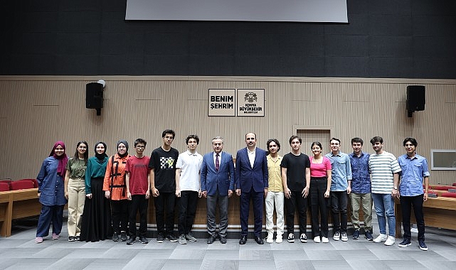 Başkan Altay YKS’de İlk 100’e Giren Konyalı Öğrencilerle Bir Araya Geldi