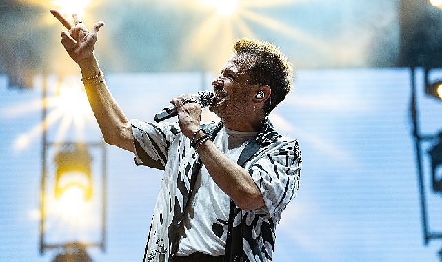 Bursa ve İzmir’de Kenan Doğulu’ya yoğun ilgi