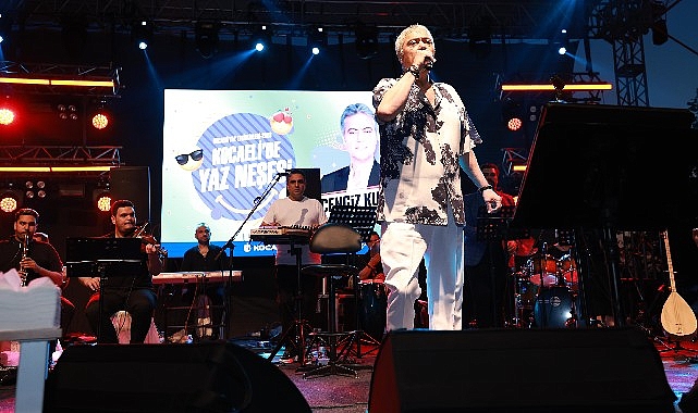 Cengiz Kurtoğlu, şarkılarıyla Karamürsel’i salladı