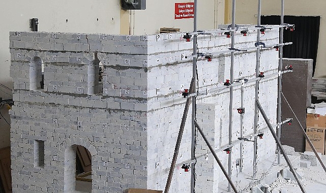 DEÜ’nün yapı malzemesi laboratuvarı riskli binaların tespitini sağlıyor 
