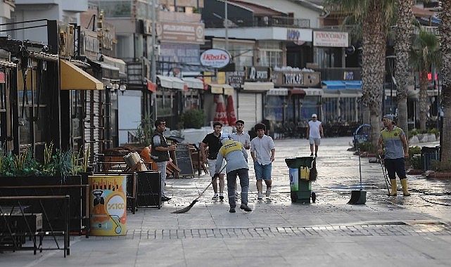 Didim’de temizlik ekiplerinden sabah mesaisi 