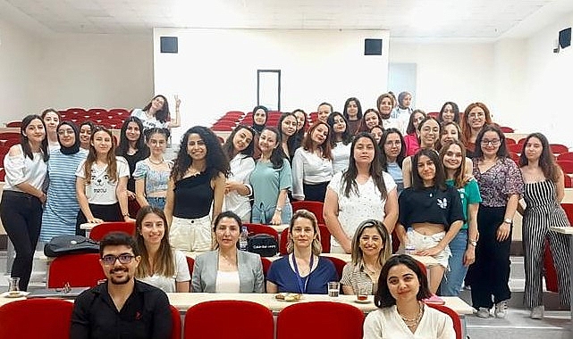 EÜ’de Ebelik öğrencilerine hamilelikte diş sağlığı eğitimi verildi