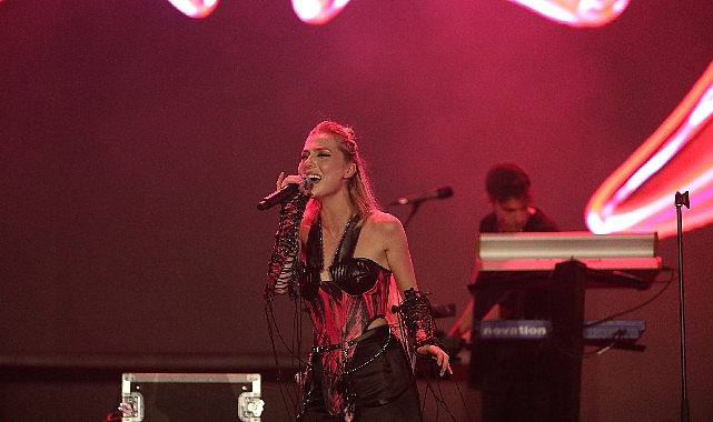 İstanbul Festivali’nin Coşkulu İkinci Gününde Skapova, Yedinci Ev, Mavi ve Güneş Sahne Aldı