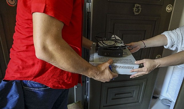 Karşıyaka’da elektronik atıklar, öğrenciler için tablete dönüşüyor