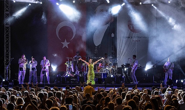 Karsu eğitimde fırsat eşitliği için Çeşme’de sahne aldı