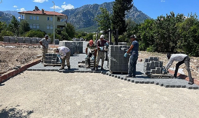 Kemer’de yol ve kaldırım çalışmaları