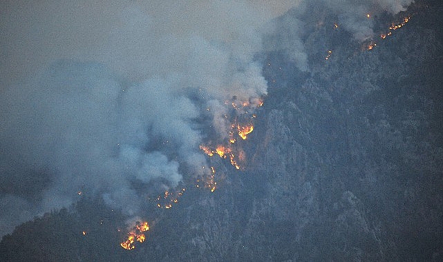 Kemer’deki orman yangını ile mücadele sürüyor