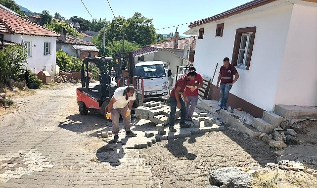 Kırsalda sokaklar parke taş ile örülüyor