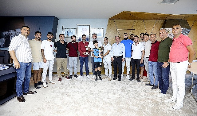 Şampiyonluk kupasını Başkan Sandal’a getirdiler