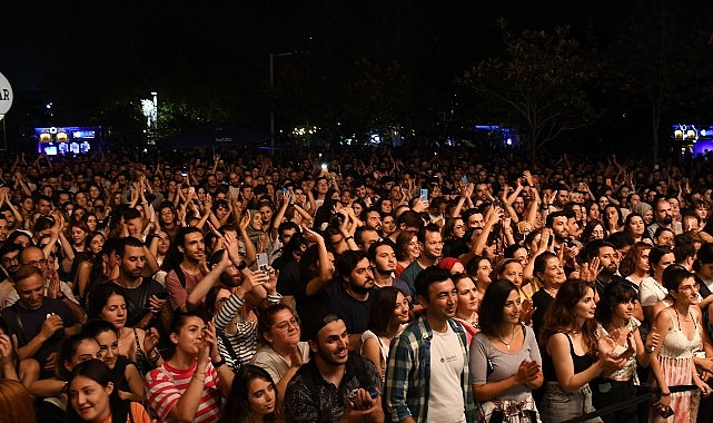 Yıldızlar altında sinema keyfi bu yaz da Kalamış’ta