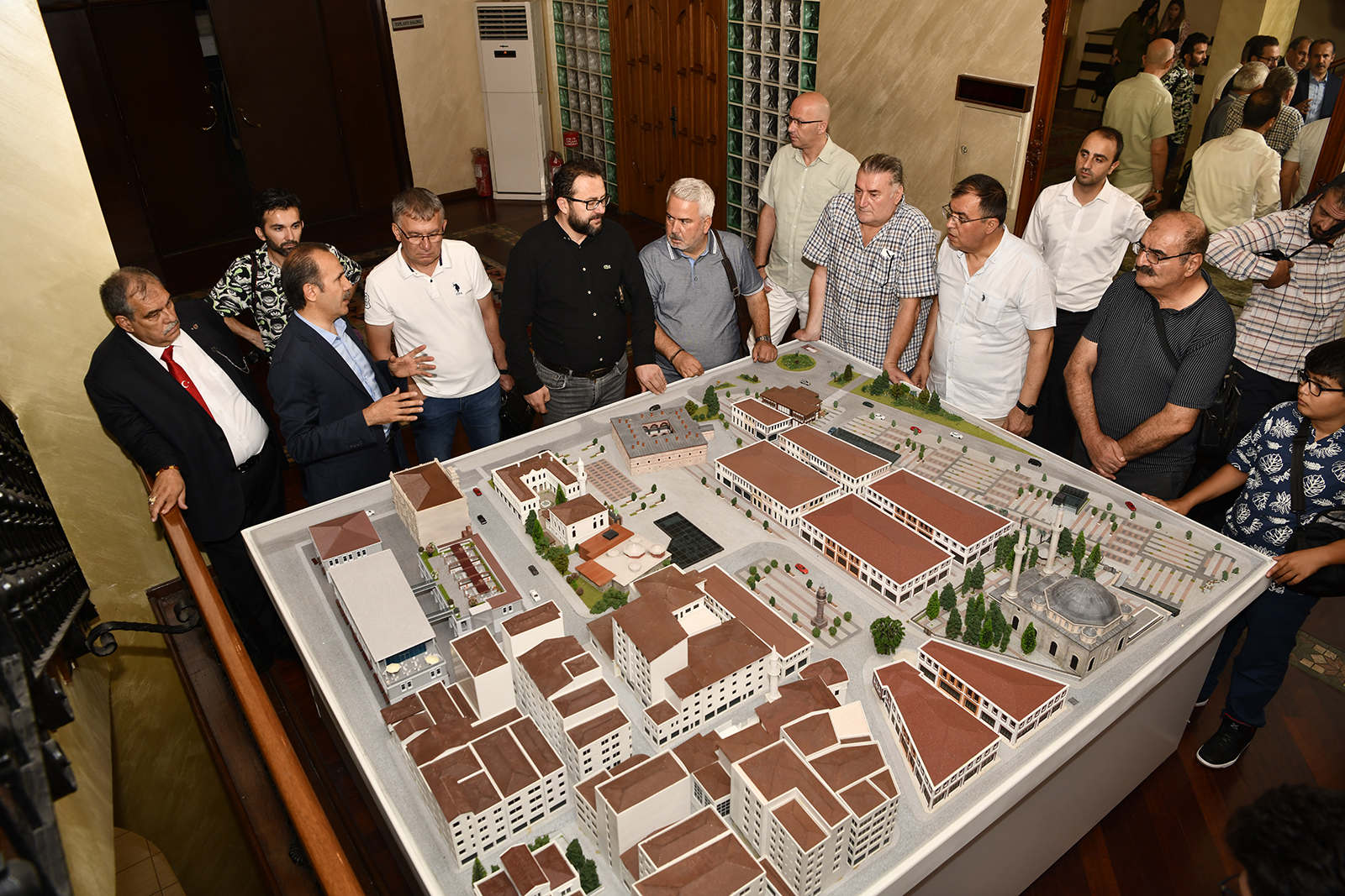 Büyükşehir vizyon projelerini yerinde tanıttı