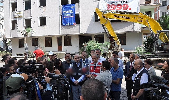 Avcılar’da 17 Ağustos’un Yıl Dönümünde 1999. Bina Yıkıldı