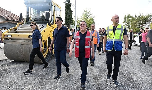 Başkan Böcek Döşemealtında asfalt çalışmalarını inceledi