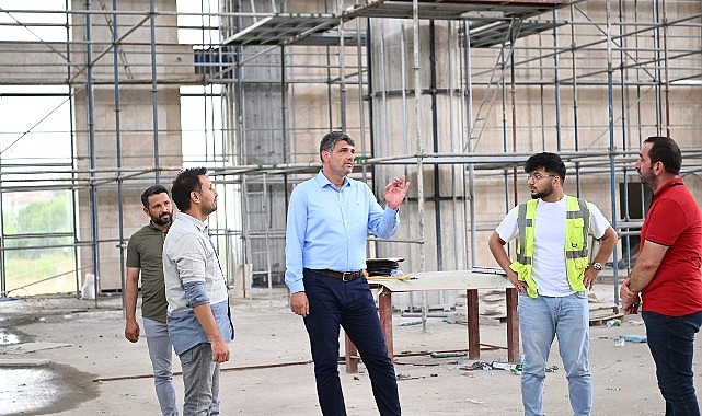 Başkan Kocaman Kent Meydanı Camii’ni İnceledi