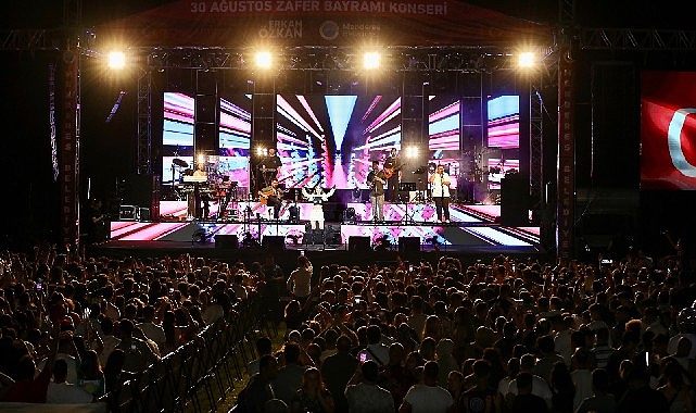 Büyük Zaferin 101. Yılı Menderes’te Coşkuyla Kutlandı